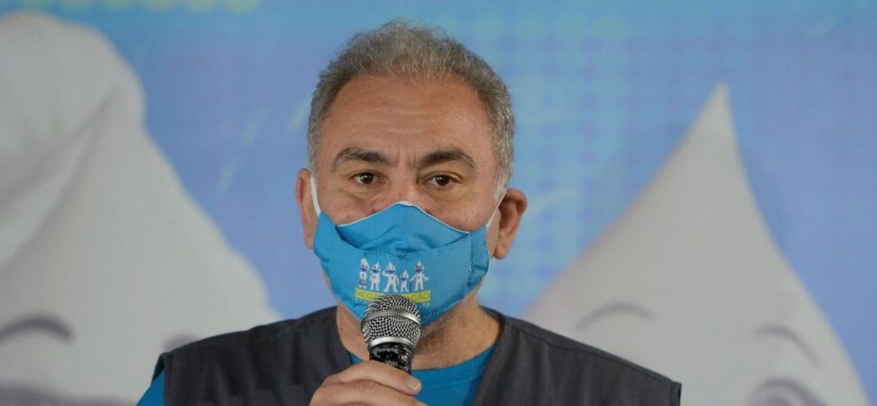 Principal resposta contra Ômicron é vacinação, diz ministro