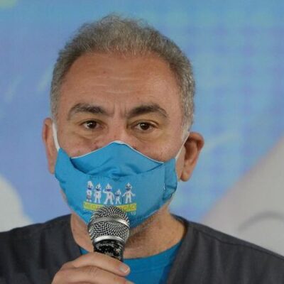 Principal resposta contra Ômicron é vacinação, diz ministro