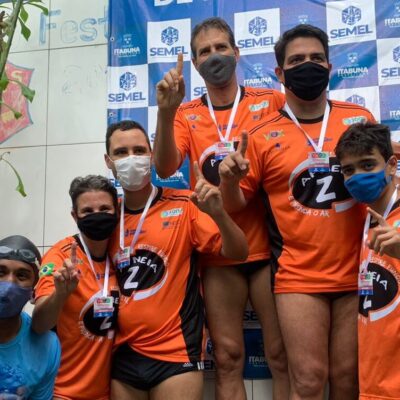 Secretaria de Esportes: Atletas da natação fazem a festa no Parque Aquático do Ciso