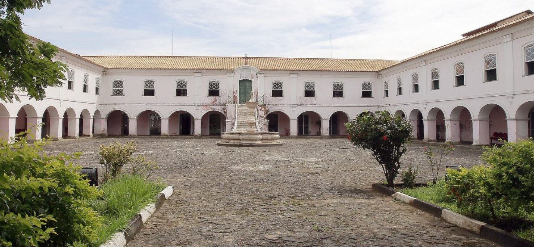 Segunda maior instituição do Brasil, sede do Arquivo Público da Bahia pode ser leiloada até esta terça