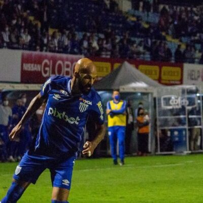 Avaí é denunciado por atrasos e punição pode custar acesso à Série A