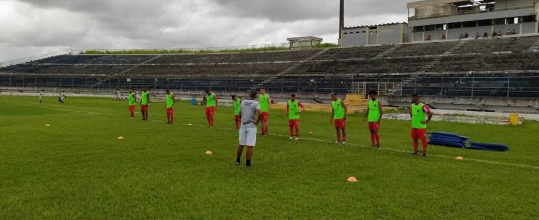 BARCELONA DE ILHÉUS: Equipe continua treinando para a estreia dia 16 de janeiro