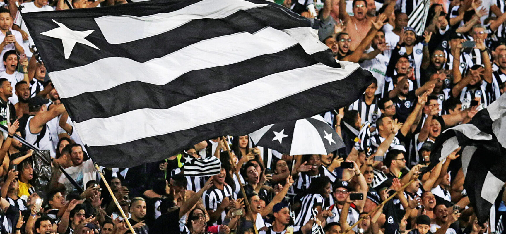 Botafogo anuncia acordo com John Textor, investidor do Crystal Palace