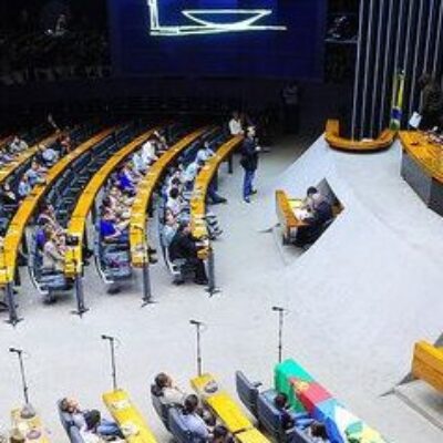 Centrão faz manobra e trava votação da PEC da prisão em 2ª instância