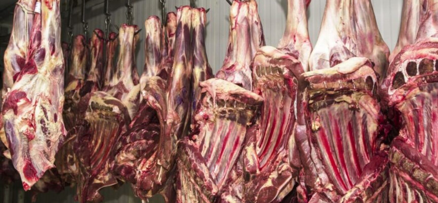 China retoma importação de carne brasileira