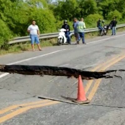 Chuva causa suspensão de reparos na BR-101, no sul da Bahia; trecho segue interditado