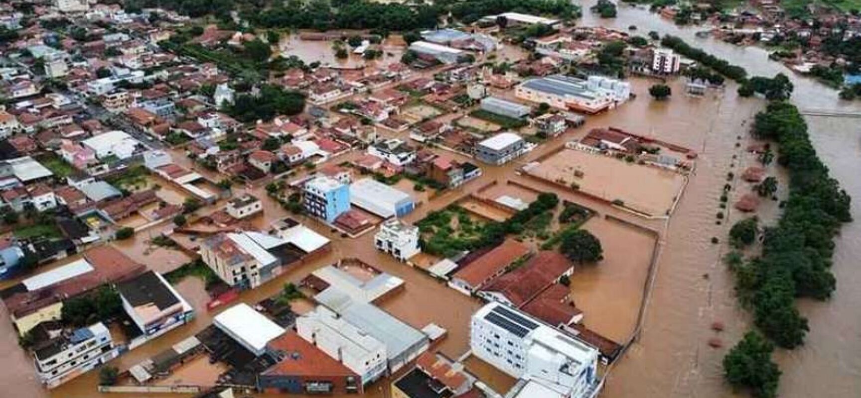Chuvas em Minas Gerais deixam cidades alagadas e seis pessoas mortas