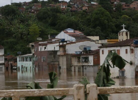Governo brasileiro dispensa ajuda argentina no socorro às vítimas das chuvas na Bahia