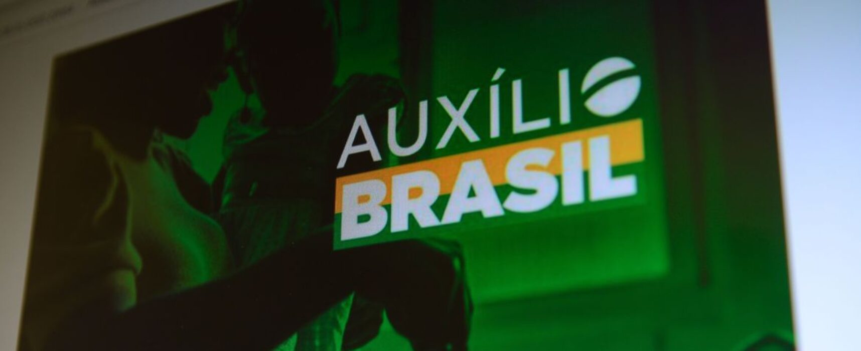 Lei que cria o Auxílio Brasil é publicada no Diário Oficial da União