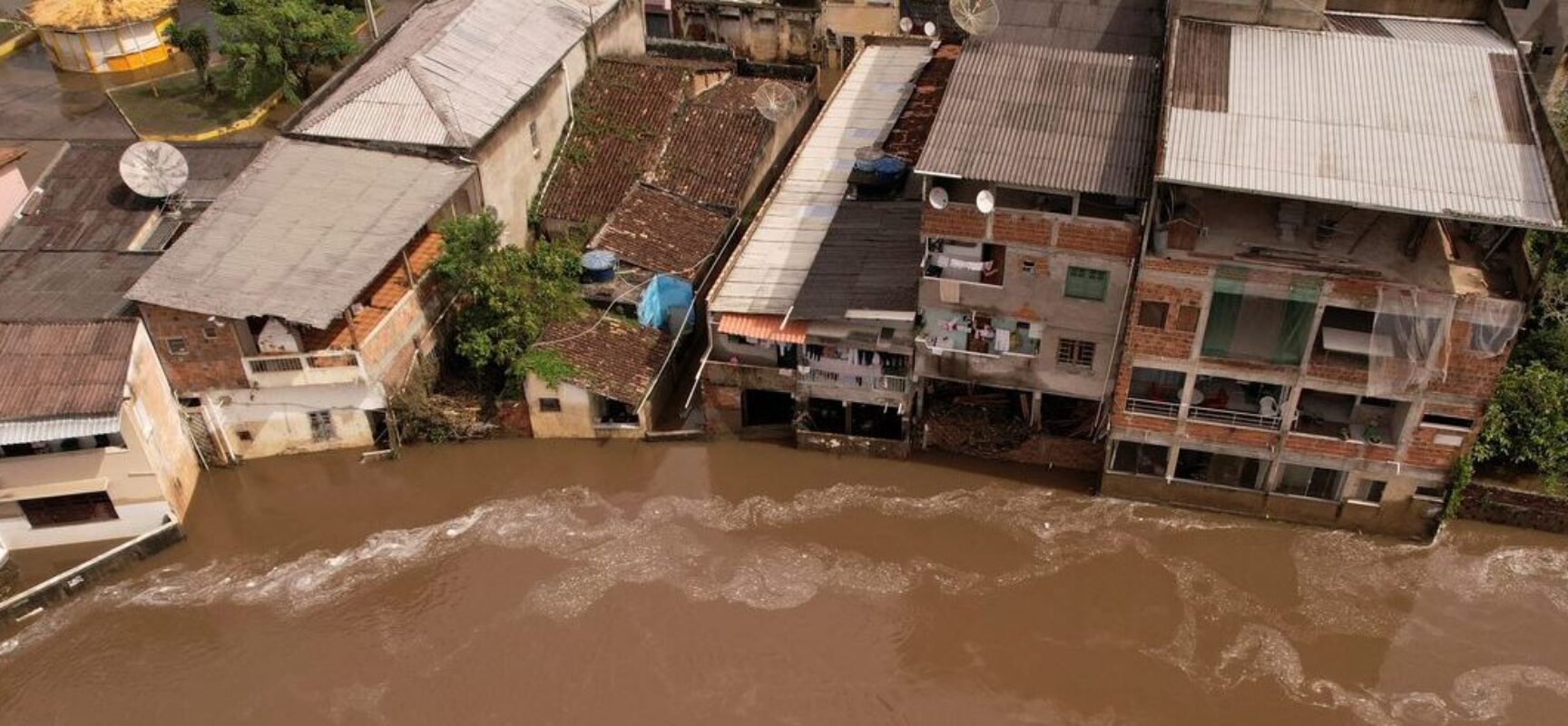 “Maior desastre natural da história”, diz governador da Bahia