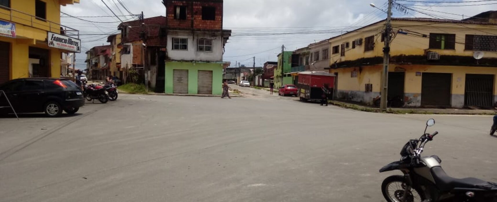 VEREADOR EDVALDO GOMES REIVINDICA CANTEIRO CENTRAL NO BAIRRO NELSON COSTA.