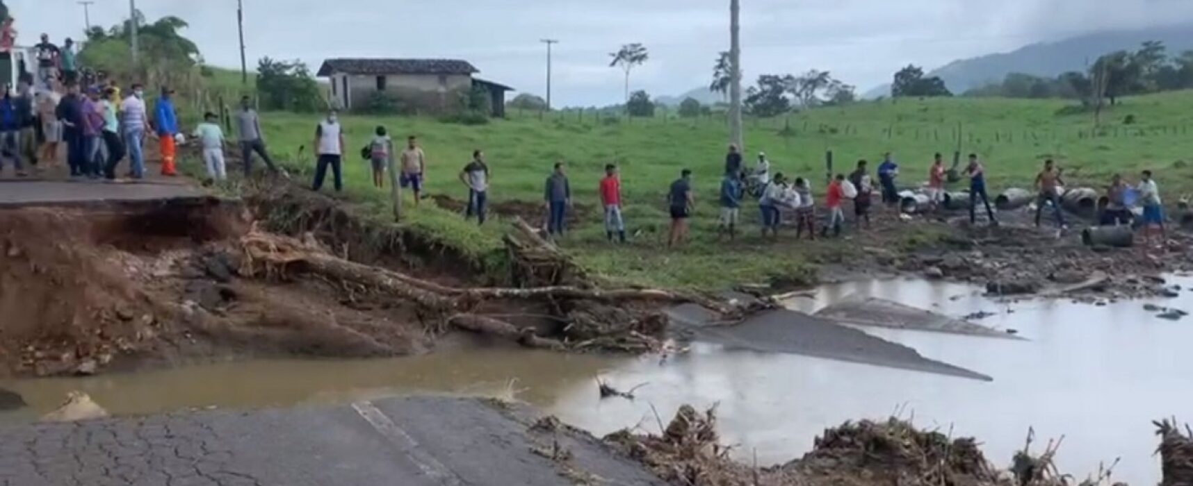 Moradores de Coaraci e Itapitanga fazem corrente para distribuir alimentos no sul da Bahia