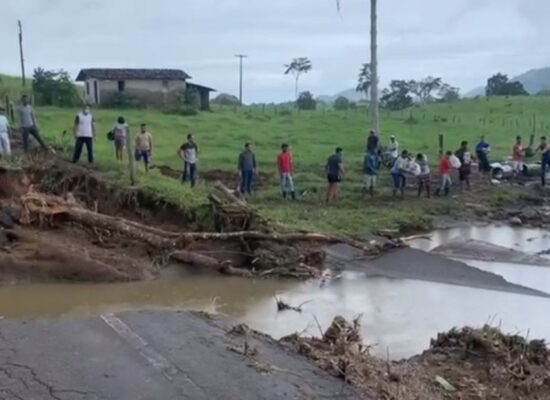 Moradores de Coaraci e Itapitanga fazem corrente para distribuir alimentos no sul da Bahia