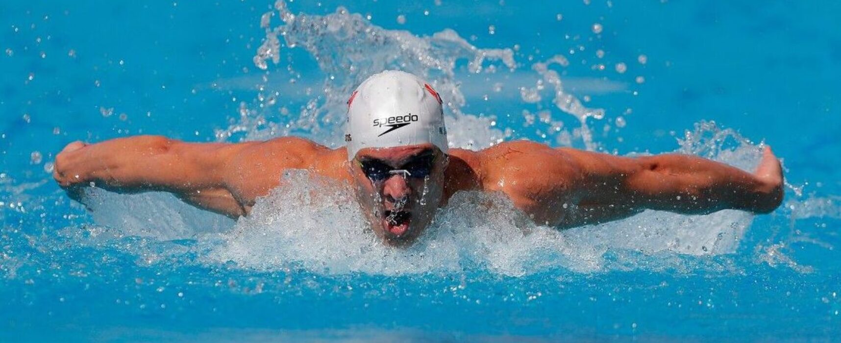 Nadador brasileiro é tricampeão mundial dos 50 metros borboleta