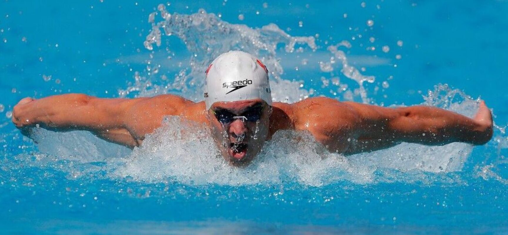 Nadador brasileiro é tricampeão mundial dos 50 metros borboleta