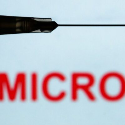 Ômicron propaga-se pelo mundo em ritmo sem precedentes, alerta OMS