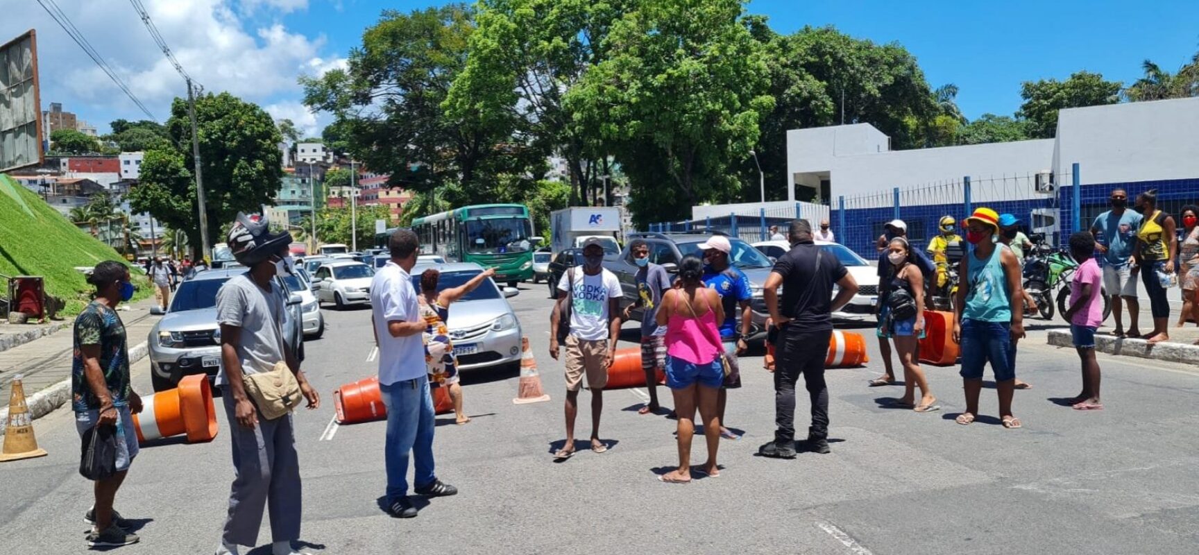 Pacientes realizam manifestação na UPA dos Barris, em Salvador