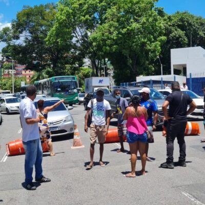 Pacientes realizam manifestação na UPA dos Barris, em Salvador
