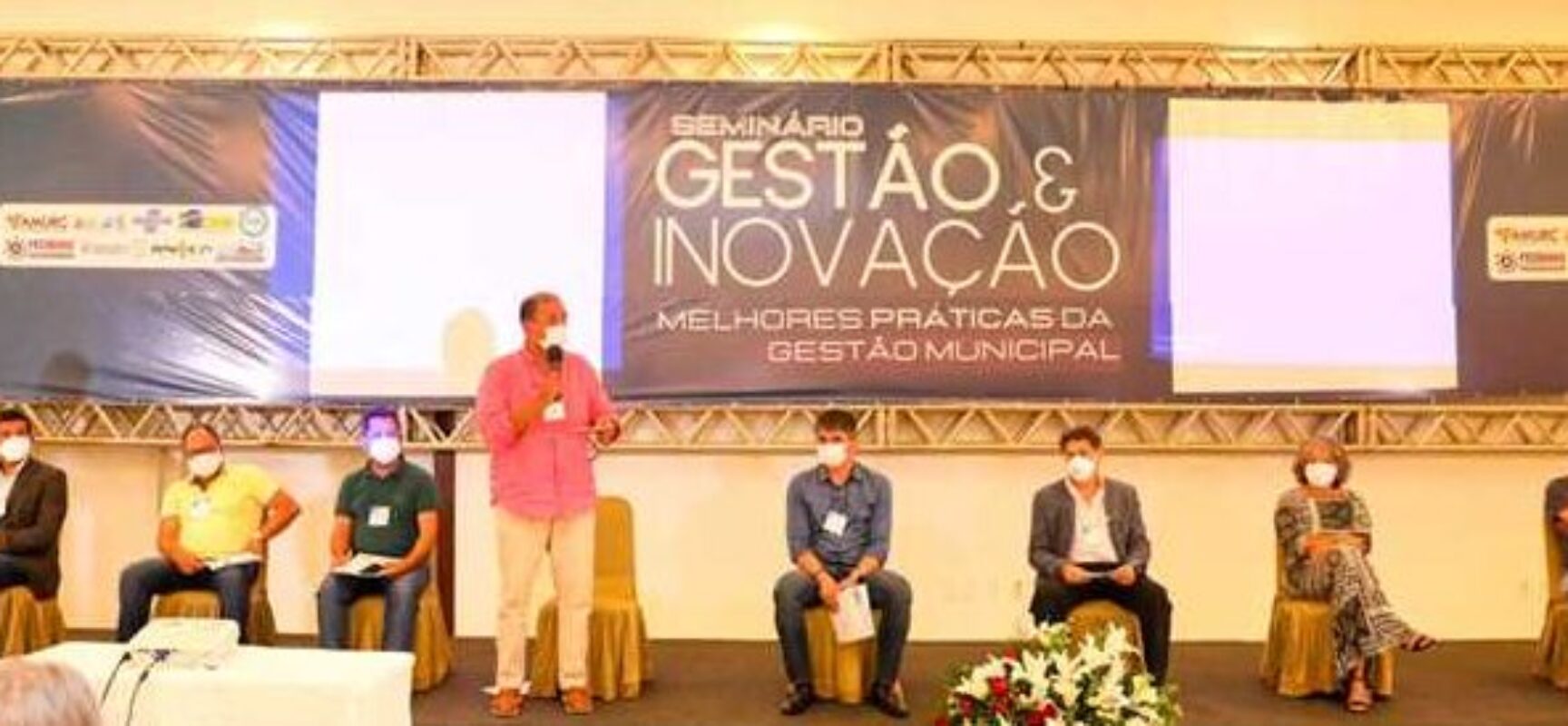 Representando a UPB, Mário Alexandre participa de seminário da Amurc sobre Gestão e Inovação