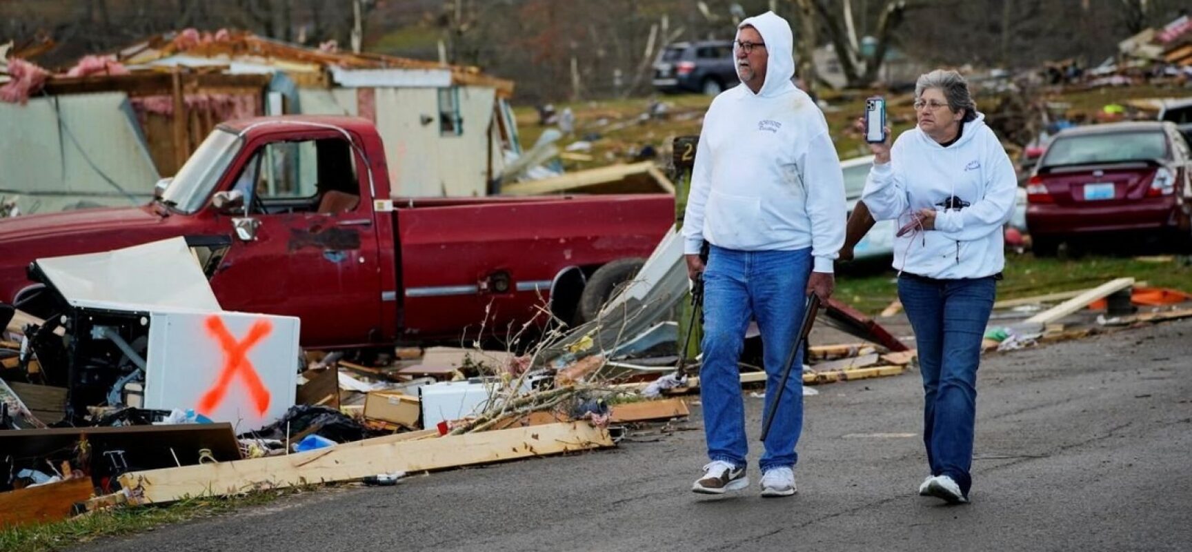 Tornados matam dezenas de pessoas no Kentucky, nos EUA