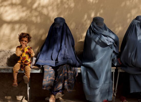 Unicef pede US$ 2 bilhões para salvar crianças afegãs