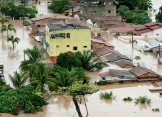 Vacinas e medicamentos foram perdidos em cidades afetadas pelas chuvas na Bahia, diz Rui