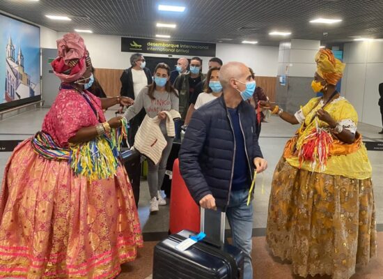 Voos de Portugal trazem 1,4 mil turistas para a Bahia