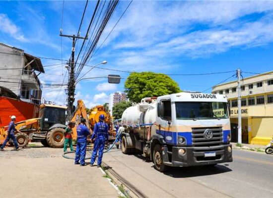 A pedido do prefeito, Embasa realiza manutenção da rede de esgoto da Avenida Canavieiras