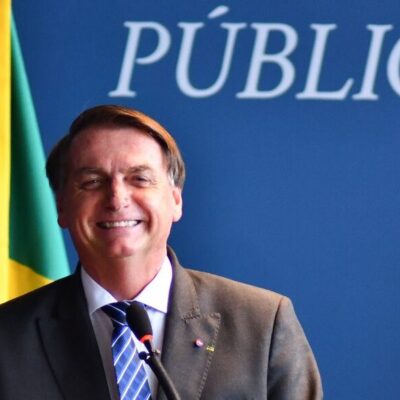 Bolsonaro defende Reforma Trabalhista de Temer e diz que governo acabou com ações do MST
