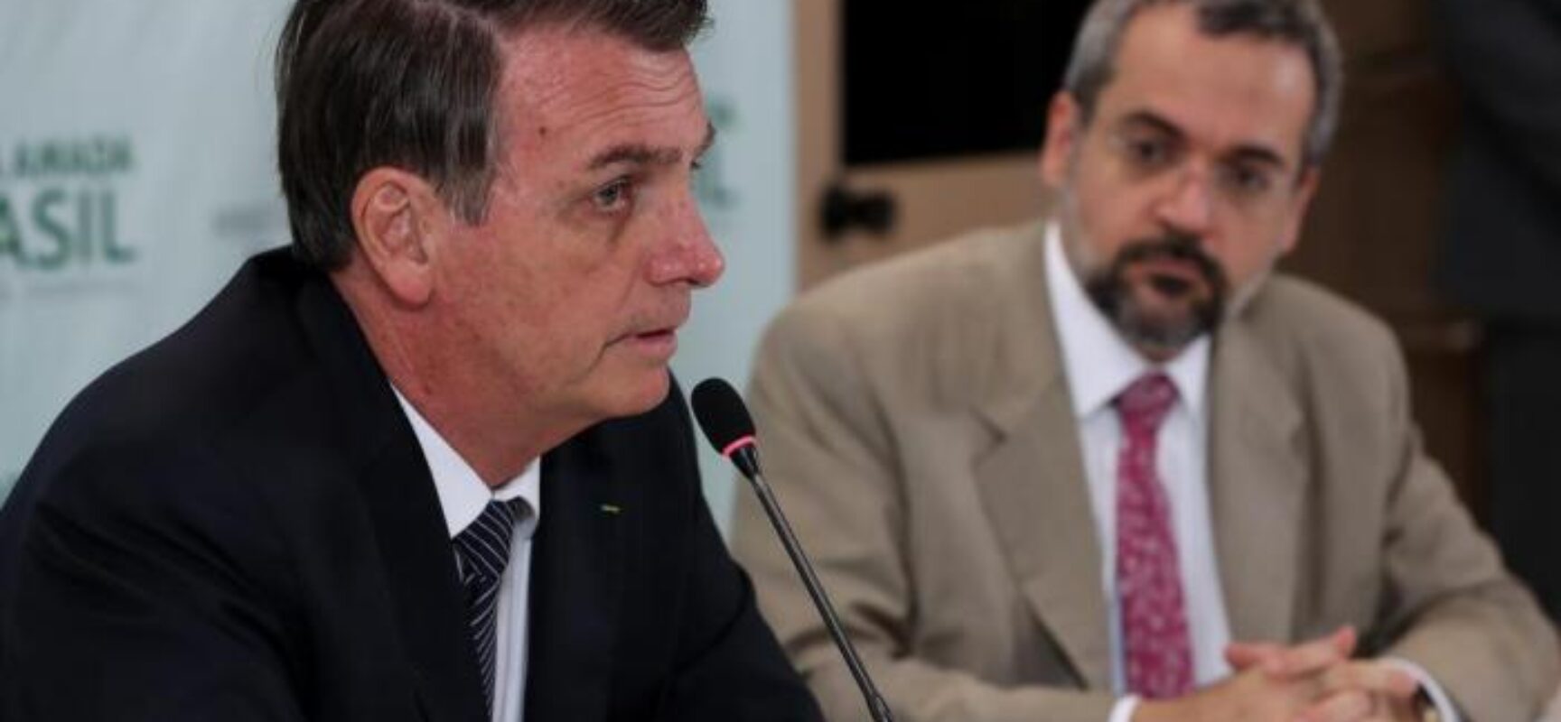 Bolsonaro se irrita com críticas de Abraham Weintraub ao governo