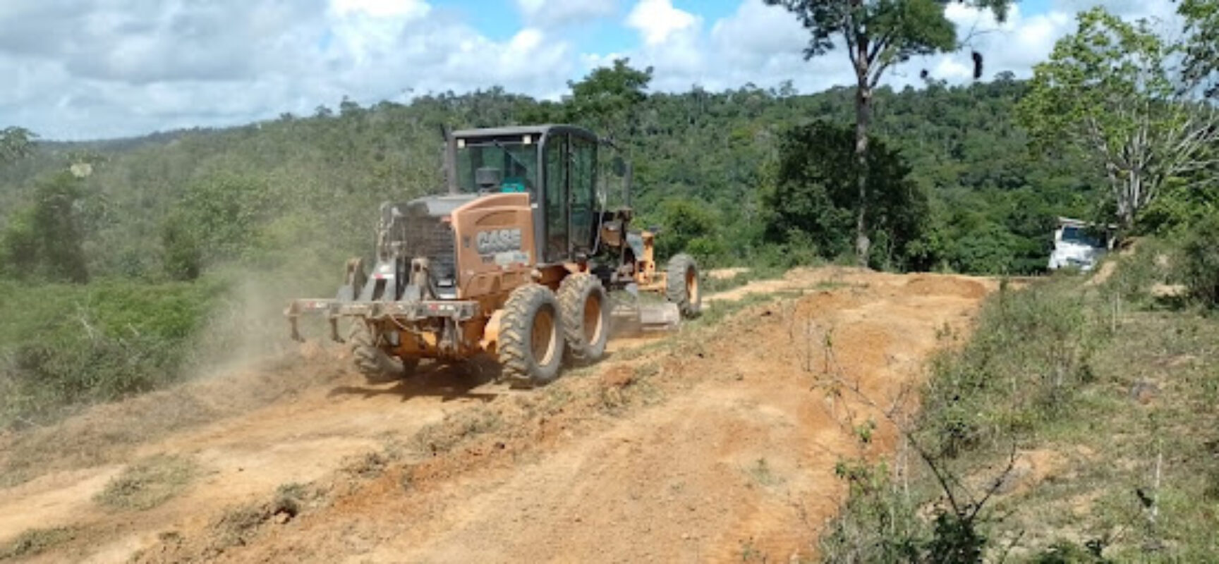 Camacã recupera estradas vicinais com apoio do Governo do Estado
