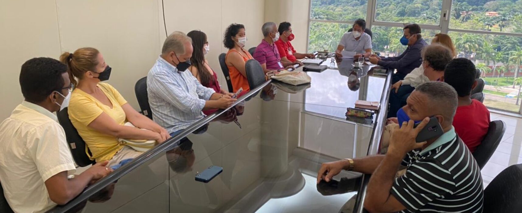 Entidades dialogam sobre a entrega de donativos que estão na Uesc