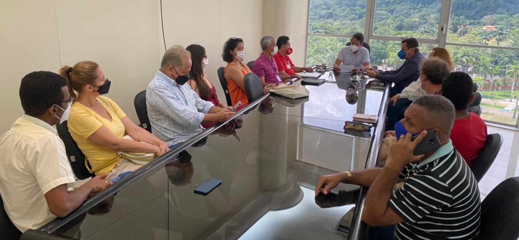 Entidades dialogam sobre a entrega de donativos que estão na Uesc