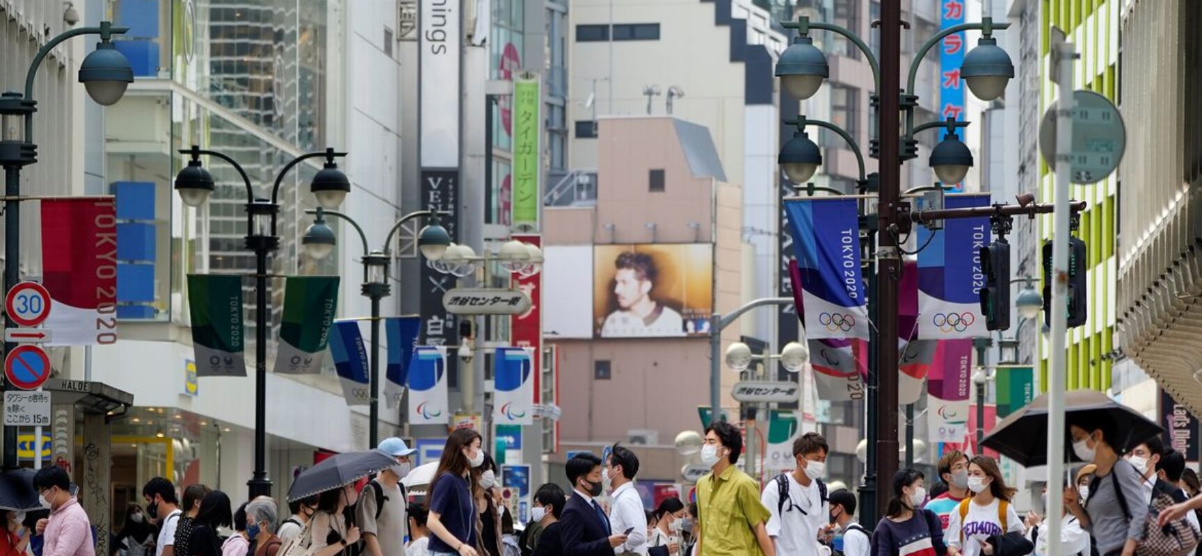 Japão tem recorde de 27 mil casos de covid; governo avalia restrições