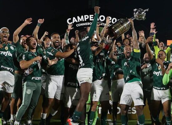 Palmeiras é eleito o melhor do mundo, título inédito para o país