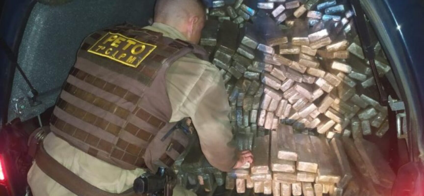 Polícia apreende 515 quilos de maconha em carro com placa adulterada