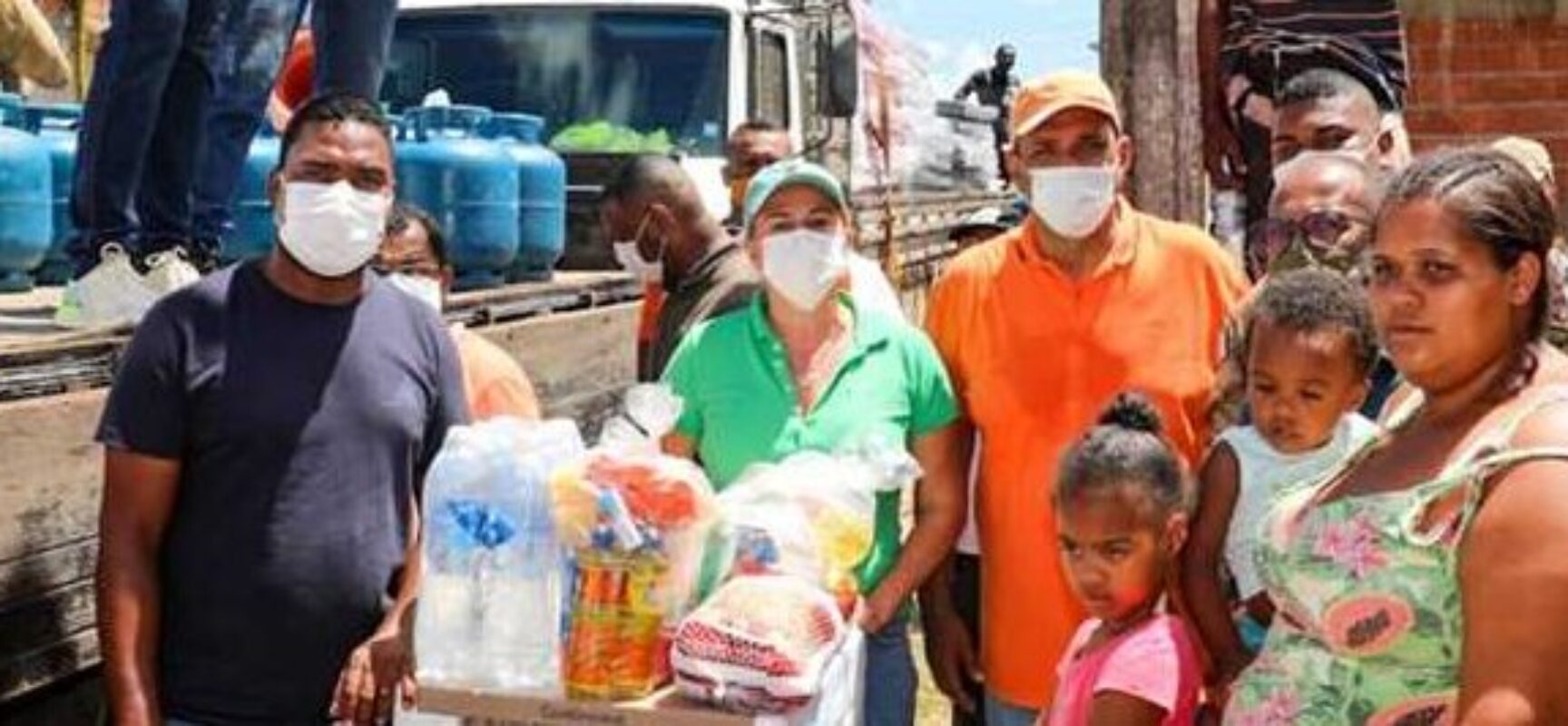 Prefeitura de Ilhéus entrega donativos e leva serviços à comunidade de Vila Cachoeira