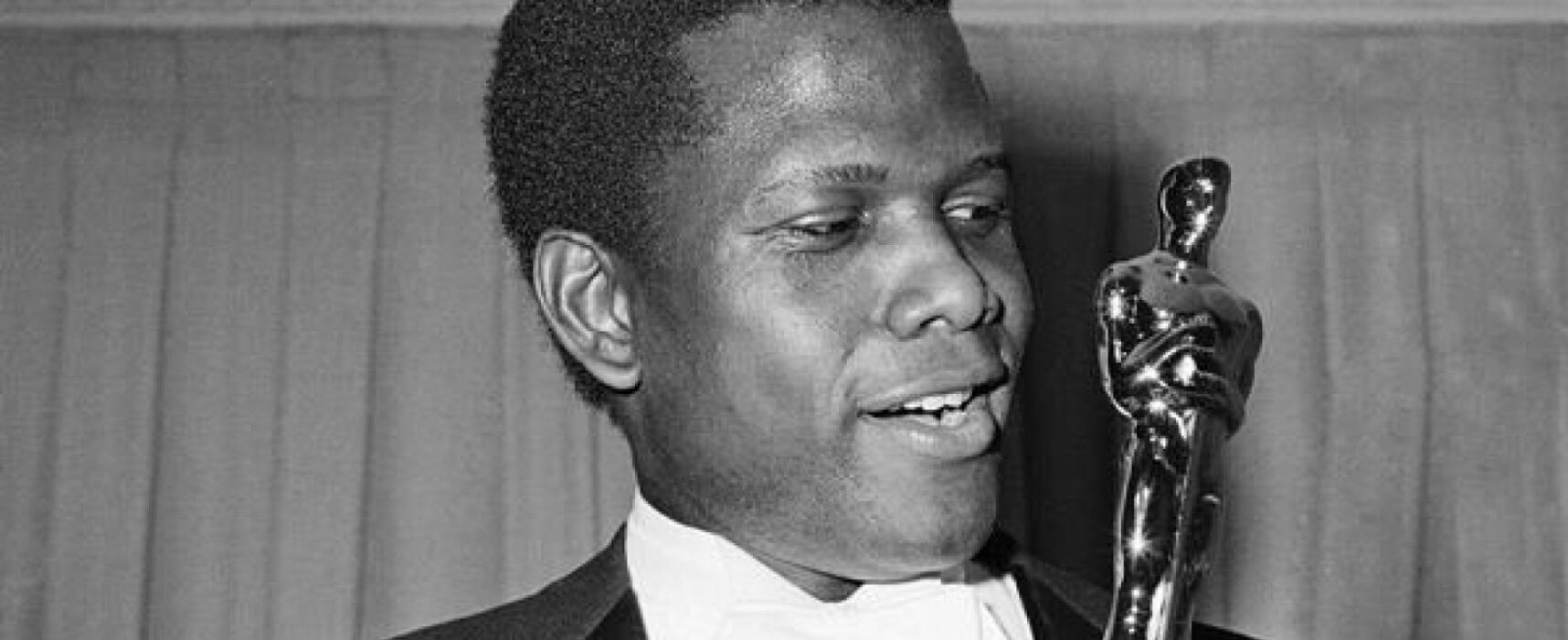 Primeiro negro a ganhar Oscar de melhor ator, Sidney Poitier morre aos 94 anos