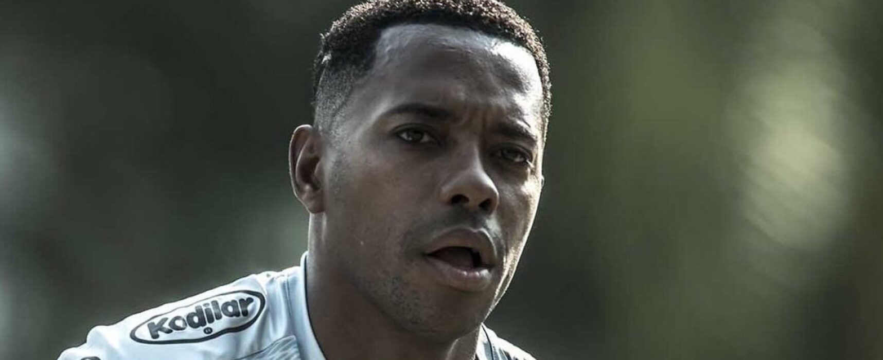 Robinho é condenado a 9 anos de prisão por estupro coletivo