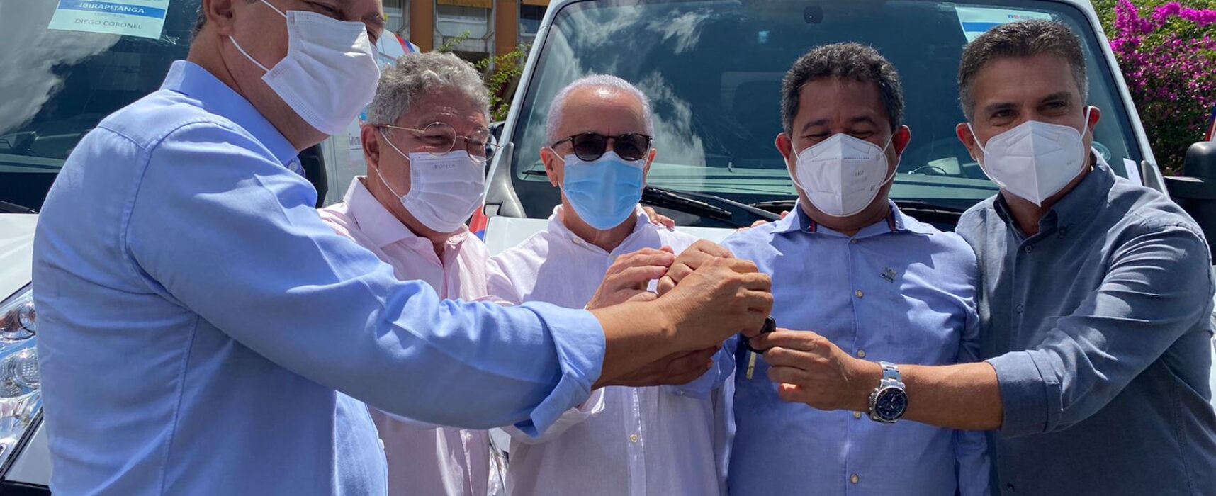Rosemberg entrega ambulância para Jussari em ato que destina moradias para Itabuna e pavimentação de diversas cidades