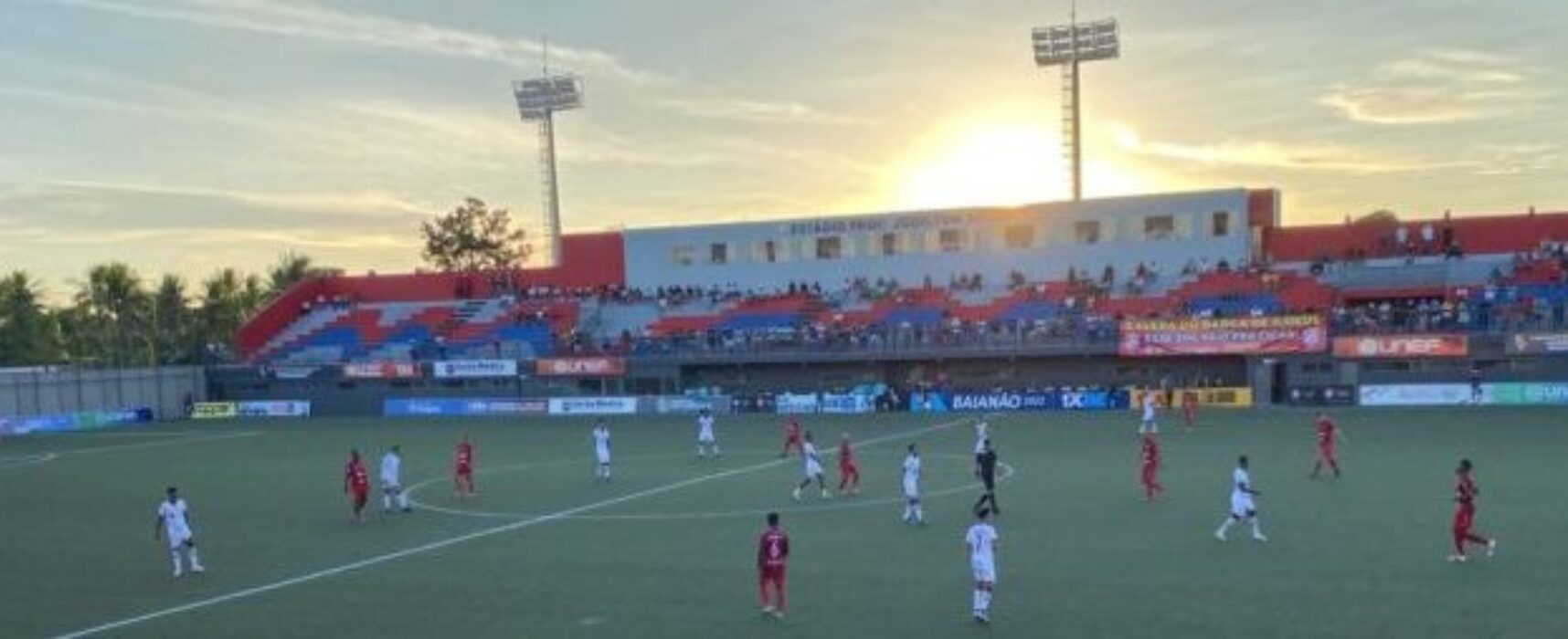 Vitória pressiona e vence Barcelona de Ilhéus, pelo Baiano. 1 x 0