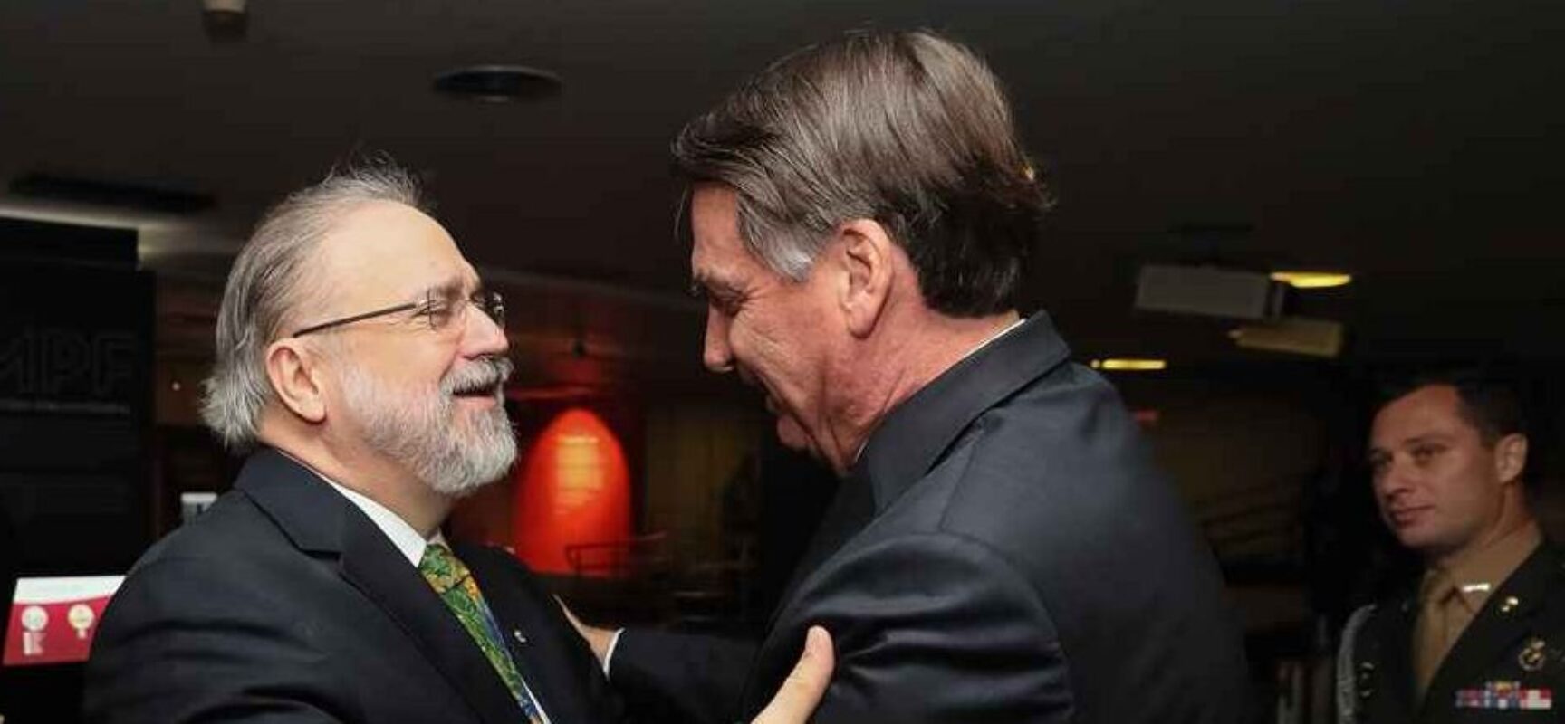 Aras pede arquivamento de inquérito contra Bolsonaro no caso Covaxin