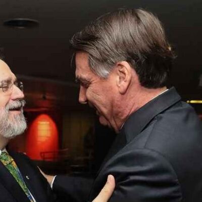 Aras pede arquivamento de inquérito contra Bolsonaro no caso Covaxin