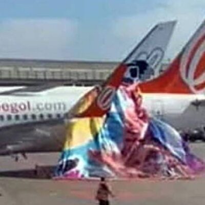 Balão cai em aeroporto e cobre parte de avião em São Paulo
