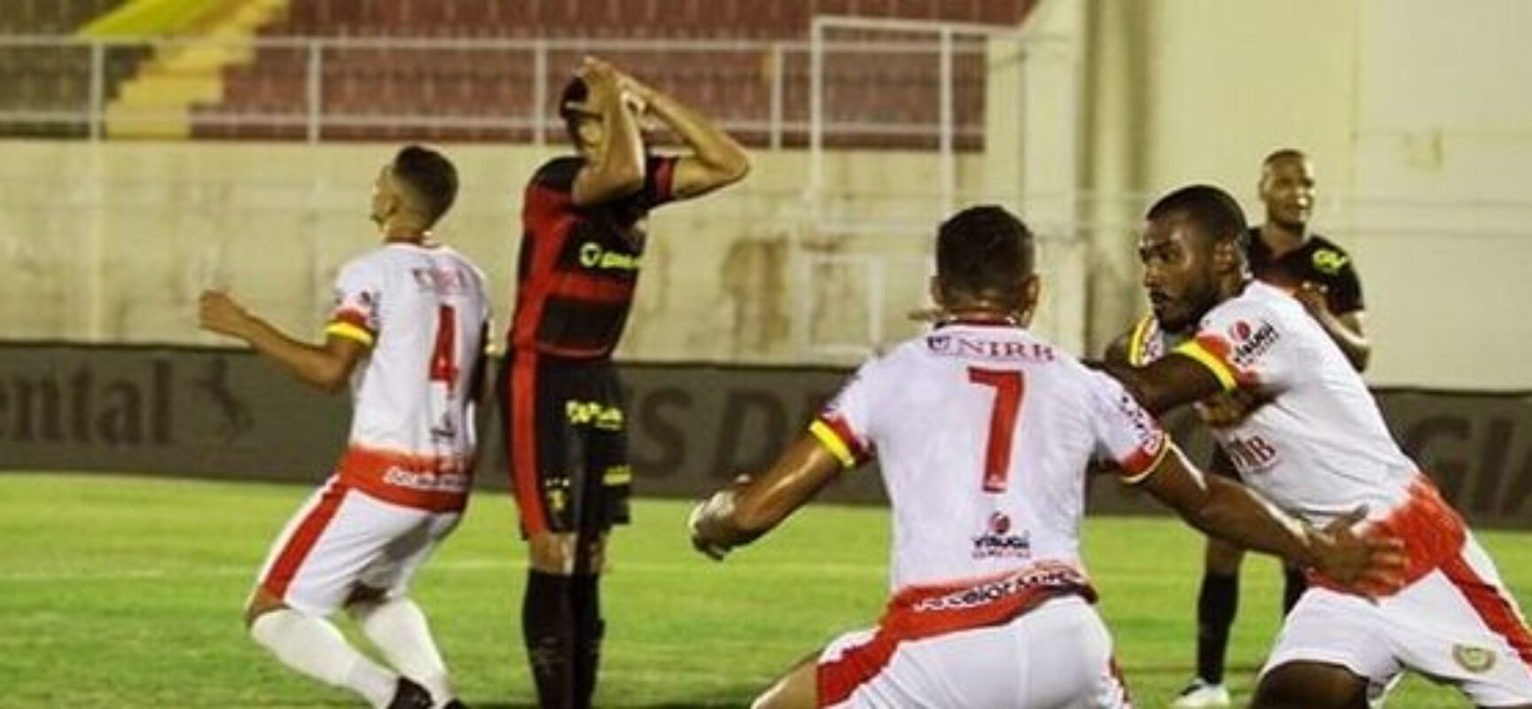 BARCELONA DE ILHÉUS VENCE JUAZEIRENSE E AVANÇA NO BAIANÃO