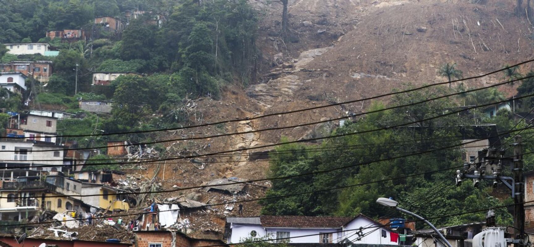 Com 117 mortos, Petrópolis volta a enfrentar chuvas e alagamentos