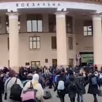 Embaixada do Brasil na Ucrânia anuncia trem para brasileiros deixarem Kiev