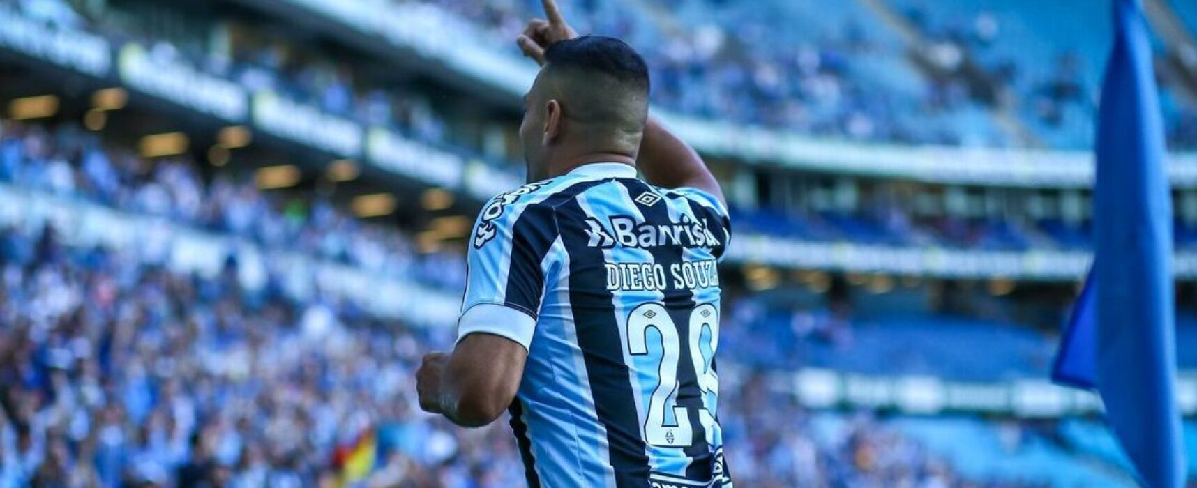 Grêmio goleia São Luiz por 4 a 0 na estreia do técnico Roger Machado