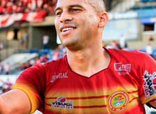 Juazeirense anuncia a contratação do veterano Neto Baiano