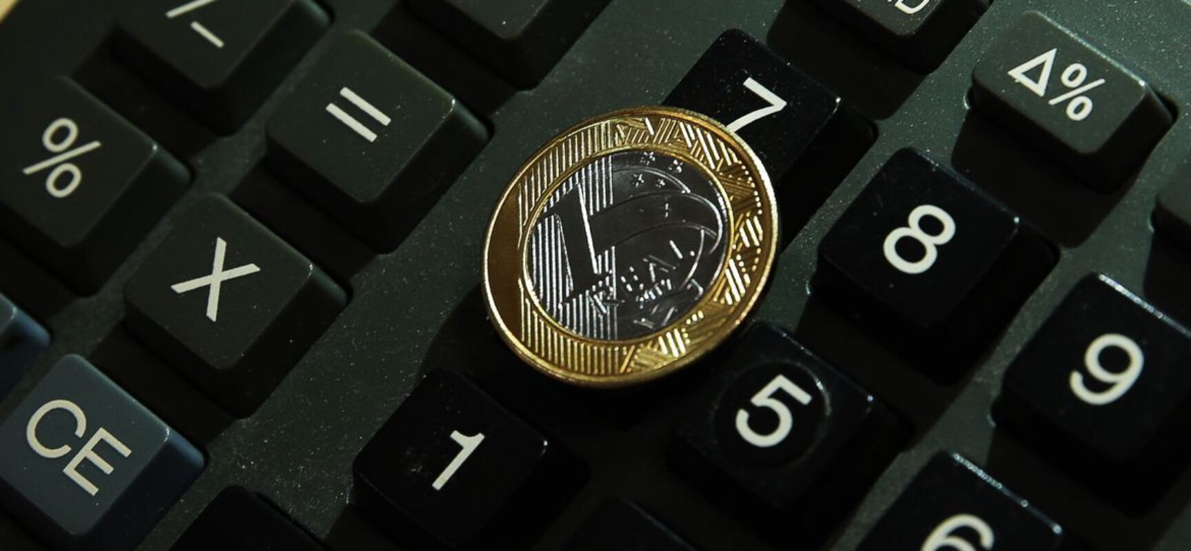 Número de endividados cai 0,2 ponto percentual em janeiro, diz CNC